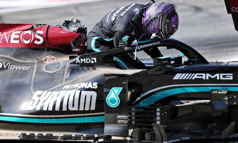 ¿La penalización de Verstappen en la parrilla conducirá a un cambio de programa en Hamilton?