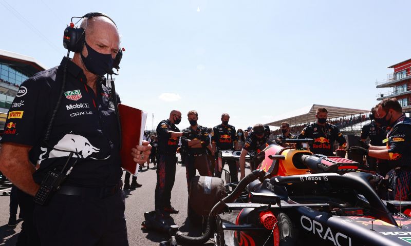 Newey extends Red Bull contract despite Aston Martin rumors