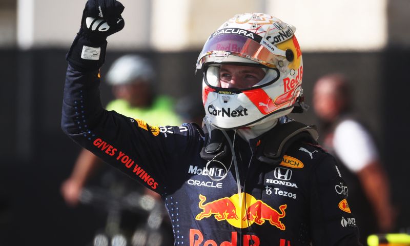 Mercedes se siente apuñalado en el corazón por Verstappen: “Así es como te conviertes en campeón del mundo”