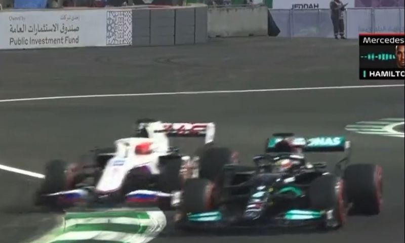 This is the moment when Mazepin was hampered by Hamilton!