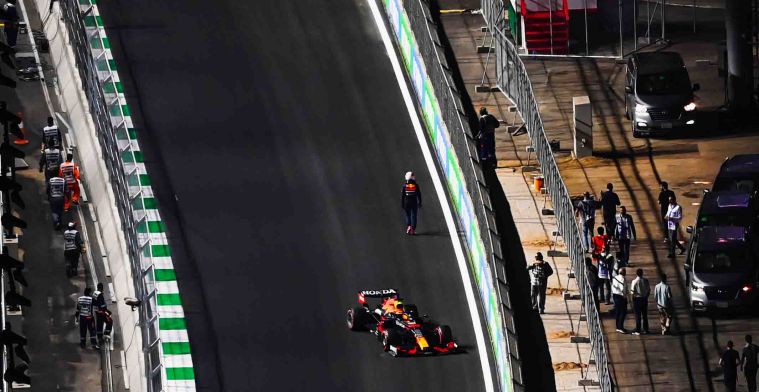 Internetreacties: Hamilton had penalty verdiend, Verstappen in de muur