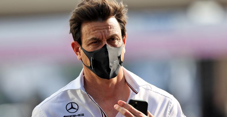 Mercedes verliest de sponsor van Wolffs kapot geslagen koptelefoon
