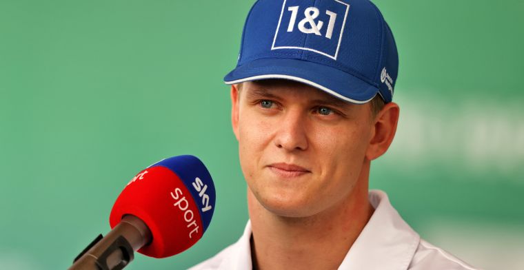 Schumacher appreciates advice Hamilton: 'Has always been very open to that'