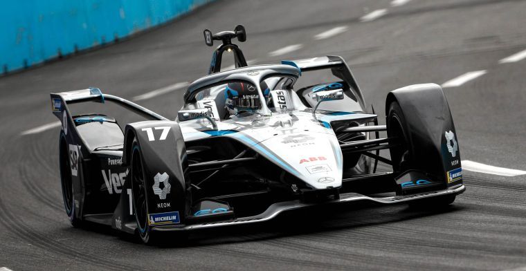 De Vries immediately takes victory in first Formula E race of 2022
