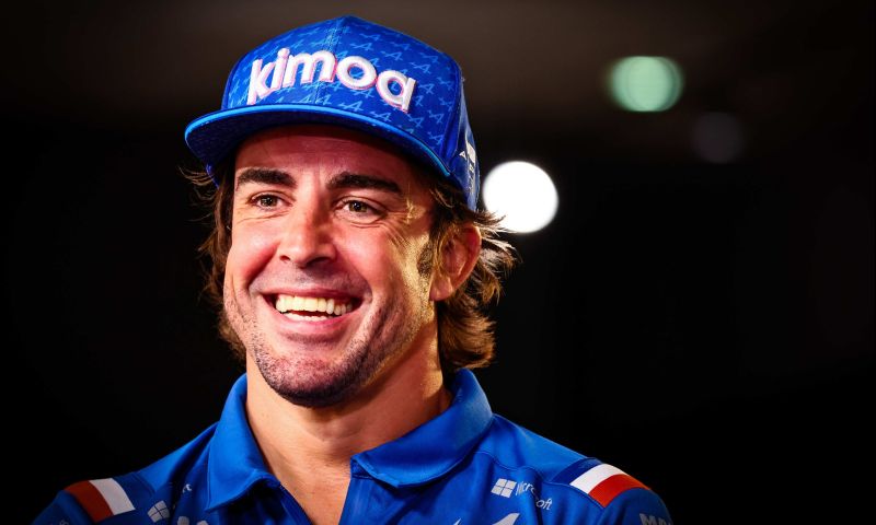 Bold career switch for Alonso? "Contract issue solved"