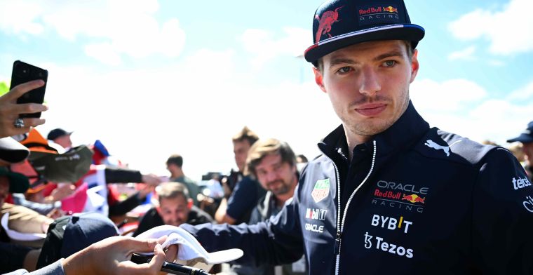 Verstappen joins press conference, accompanied by Sainz and others